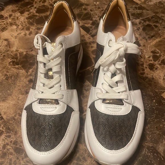 MICHAEL KORS Billie Leather
White Brown Casual Trainer
Sneakers Size 8.5 - Picture 2 of 7